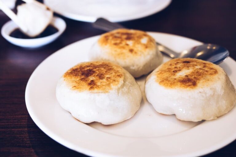 1 生煎包 Pan Fried Pork Buns