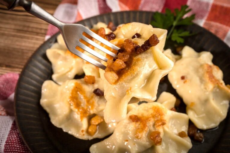 13 菜肉水餃 Dumplings with Meat and Vegatable