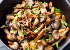 135 蒜香牛油炒雜菌 Stir Fried Mushroom with Garlic & Butter