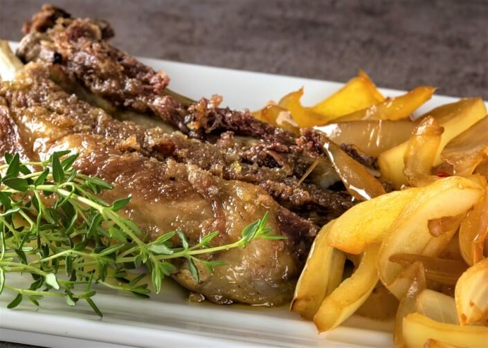 146 洋蔥豬扒 Braised Pork Chops with Onion