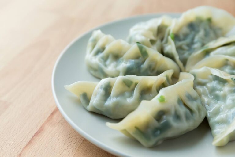 35 韭菜豬肉餃子 Pork and Chive Dumplings